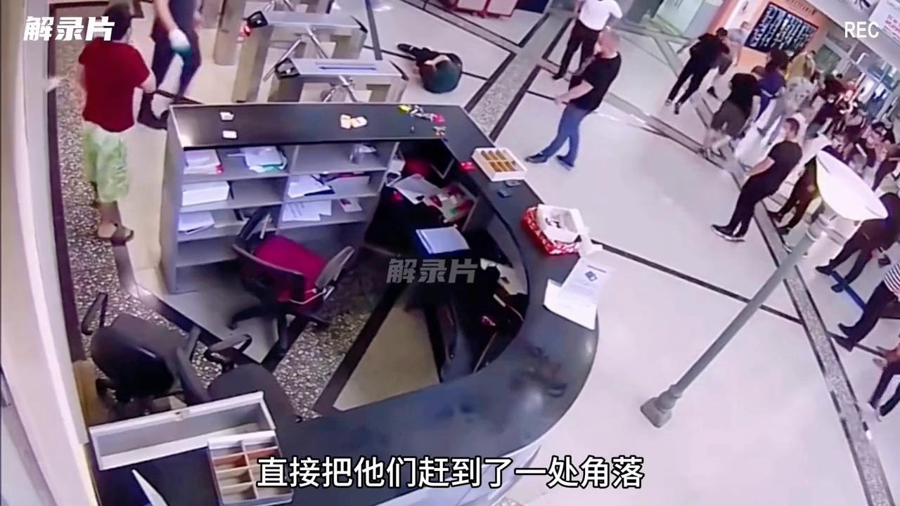 警察处置医闹事件流程视频,监控下的一幕真实视频暖心