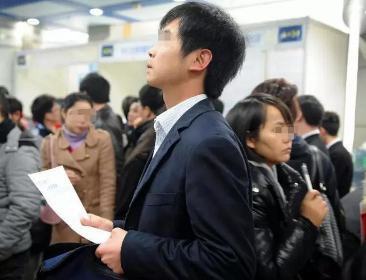 醉酒男子强奸42岁大妈！醉酒男子因酒精过量导致昏迷不醒！