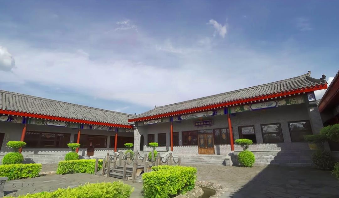 相见恨晚这首歌完整版,原汁原味古色古香的一座小城