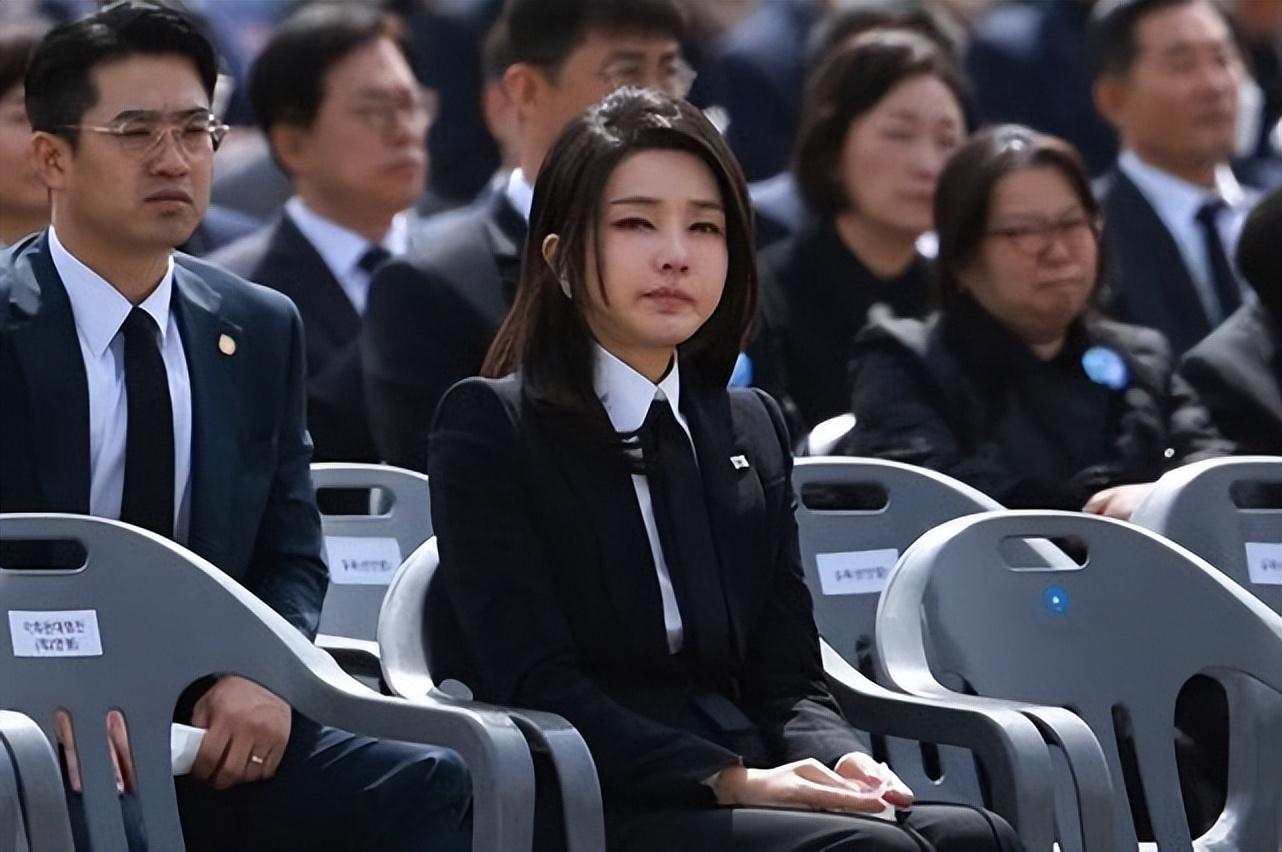 韩国总统夫人的时尚穿搭,韩国总统夫人金建熙穿搭同款