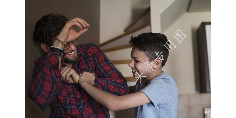 男邻居说捡到了我的衣服，我上去看了才发现那是我的内衣