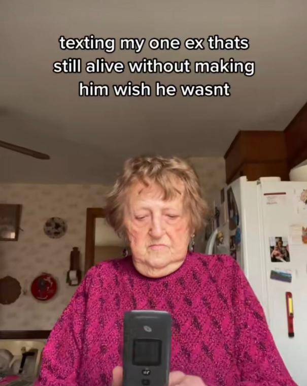 国外老太太参加前男友葬礼 (外国老太太参加前任葬礼)