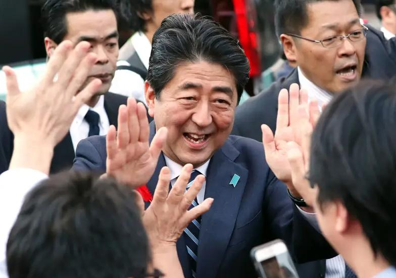 日本前首相安倍晋三演讲时被枪杀,安倍晋三演讲时胸部中枪死亡