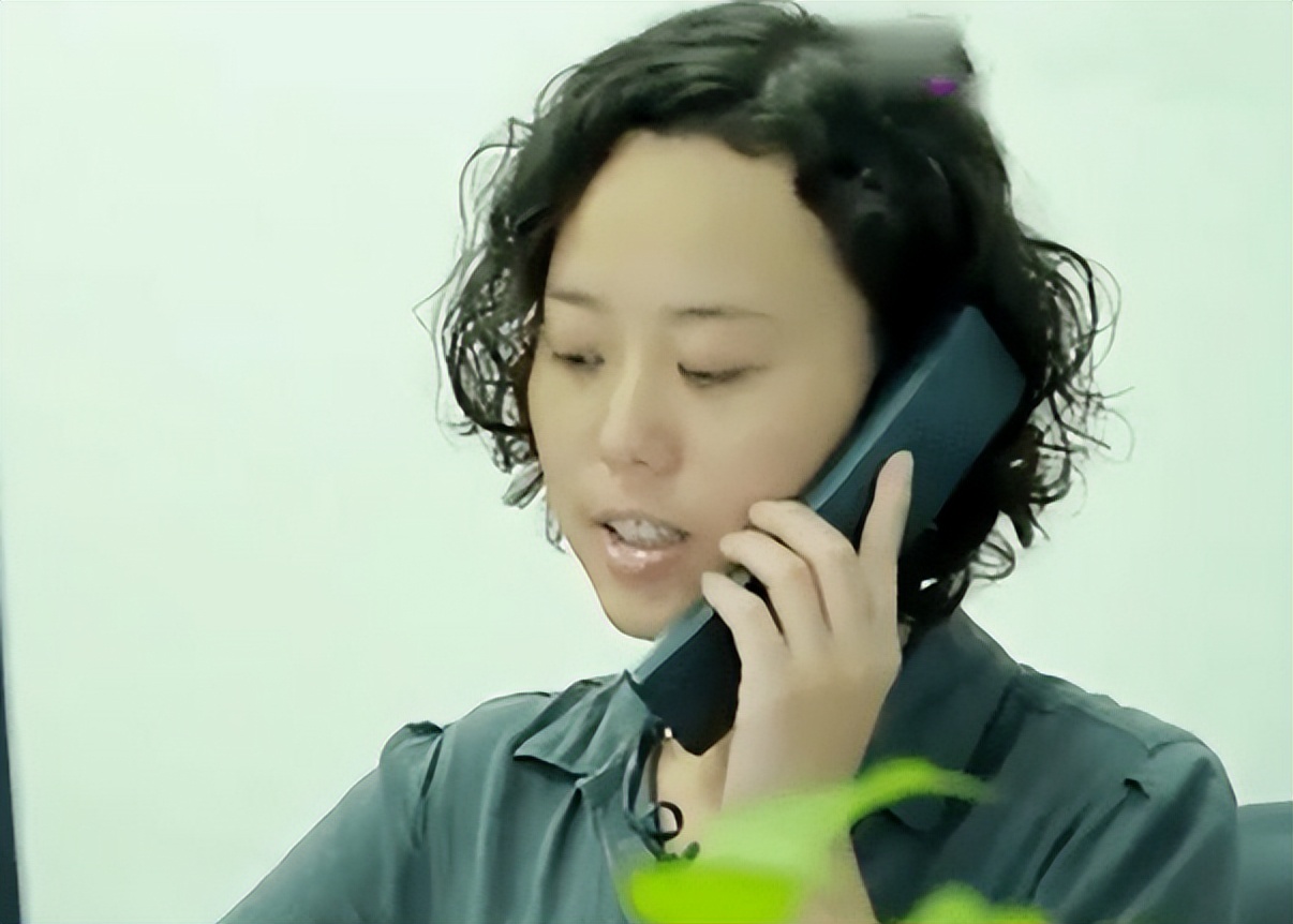 上海美女巨贪金英丽,被三名富商共享,随身携带生计用品方便开房