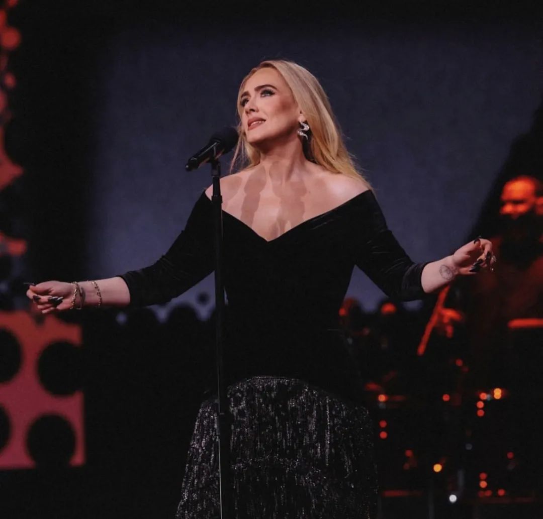 穿人字拖穿出女神范儿,穿人字拖的小姐姐