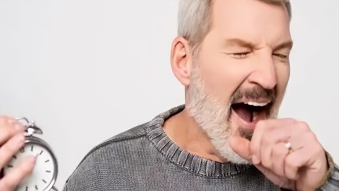 为什么夜晚睡觉嘴巴干,为什么晚上睡觉嘴巴总是发干