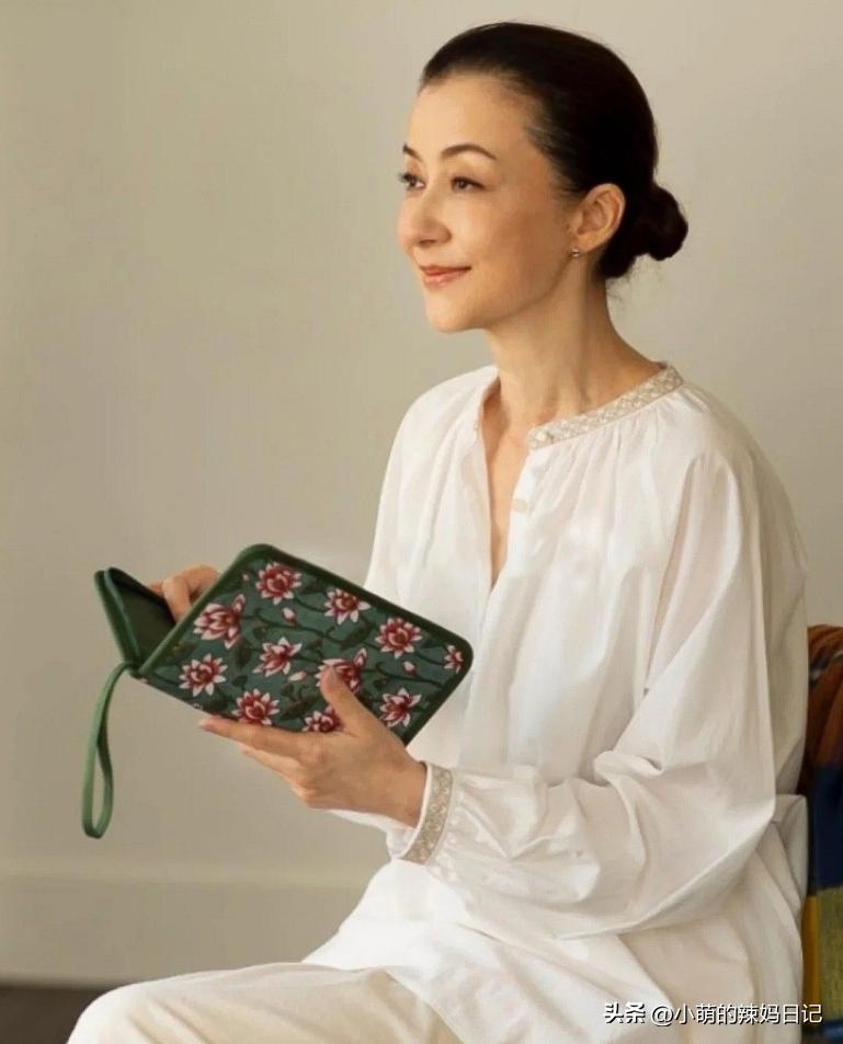 女人脸上有这二个特征的不显老,脸上有哪些特点会看上去显老