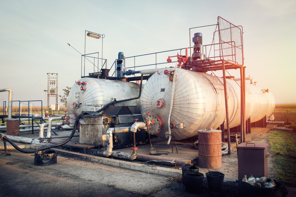 中国一边费力大量进口原油，一边低价出口成品油，这是为什么呢？