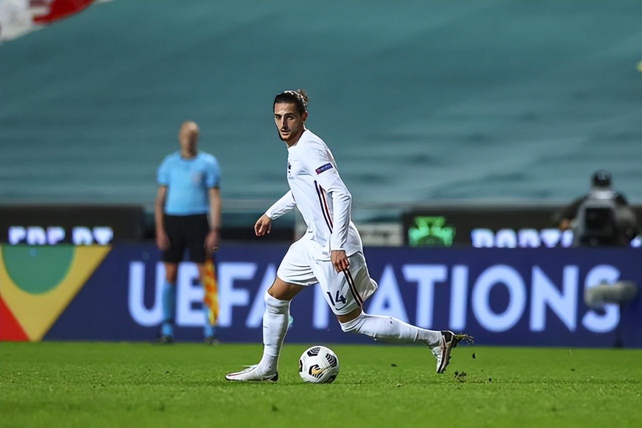 曼联转会求购桑乔,曼联求购右后卫