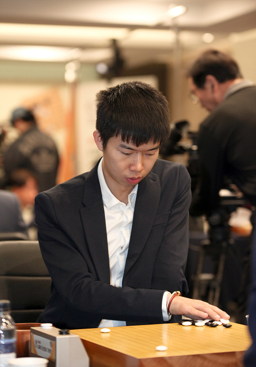 柯洁战胜朴廷桓中国队卫冕农心杯,lg杯柯洁击败朴廷桓