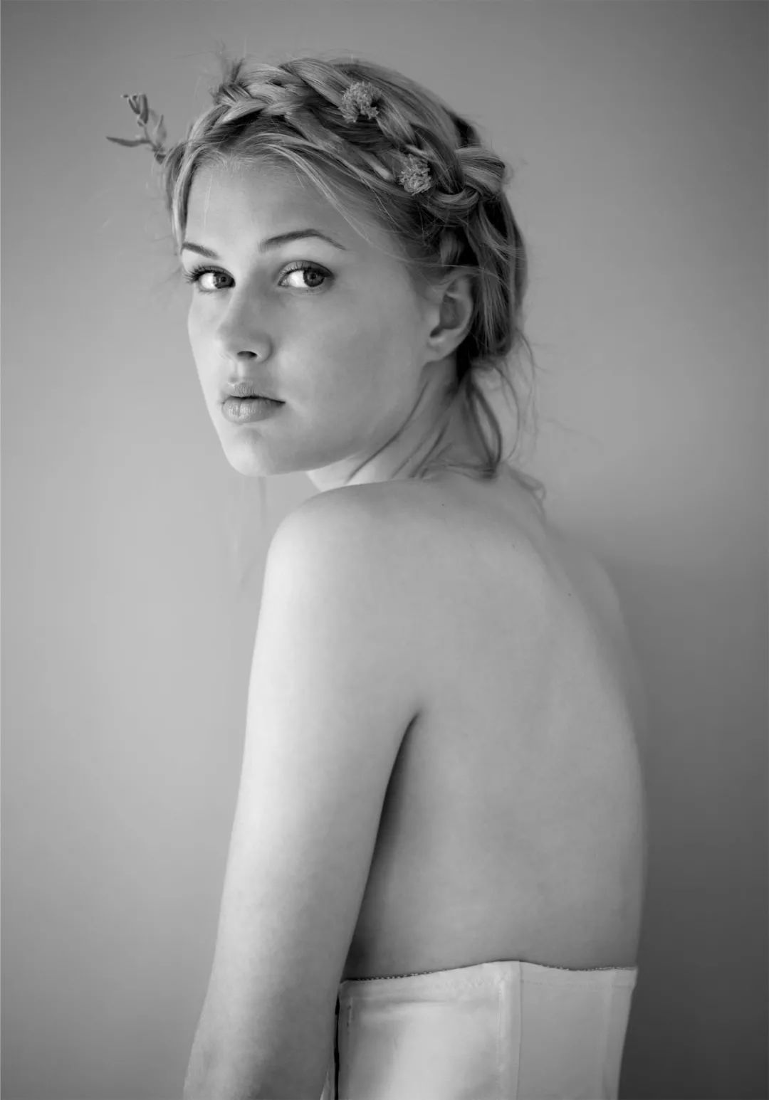 美女画家挑战冷军，画少女人体，放大10倍看细节让网友不淡定