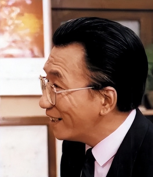 将脱口秀和情景喜剧结合,脱口秀与情景喜剧