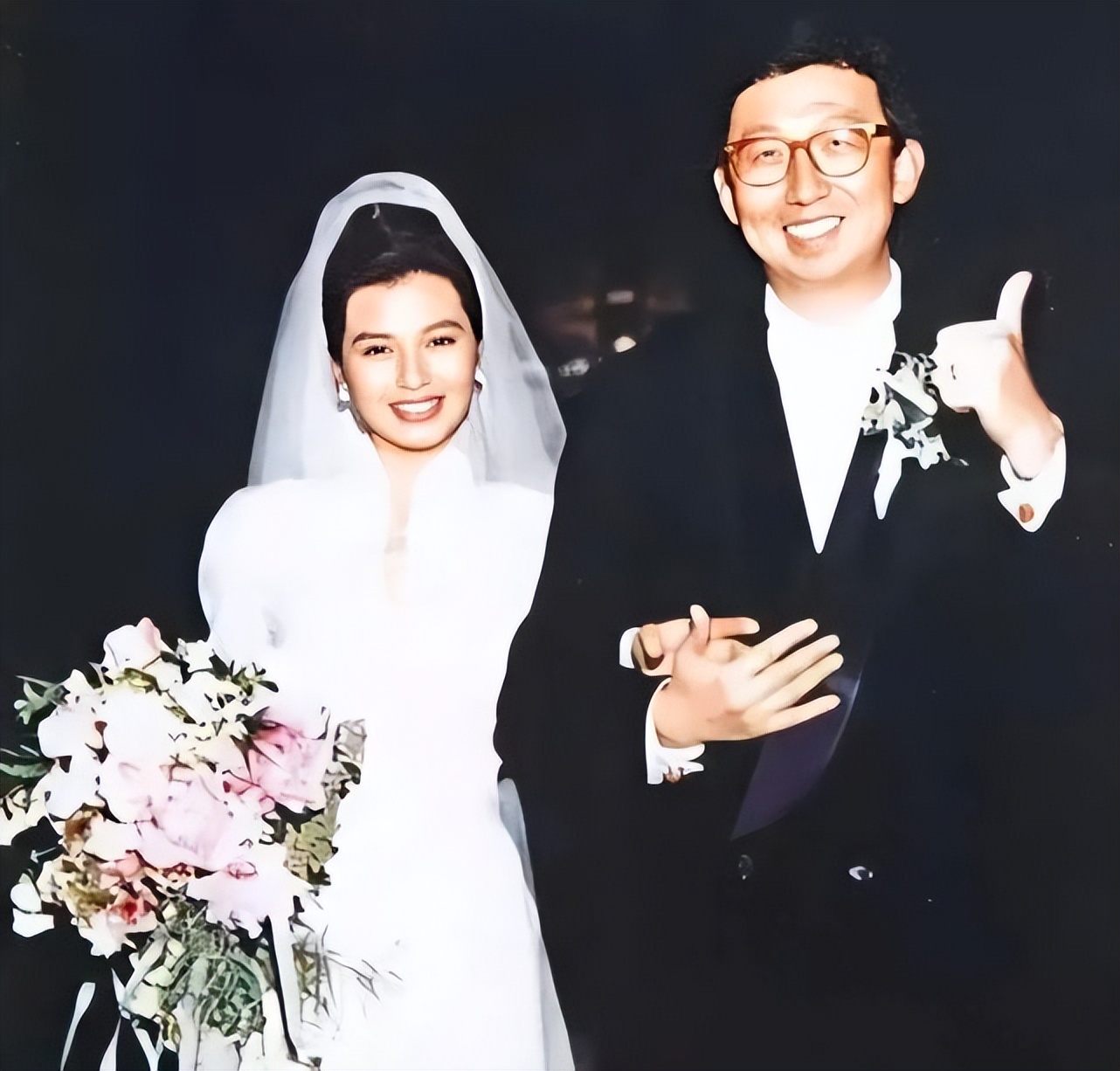 露骨成这样，没人嘲她「色情」