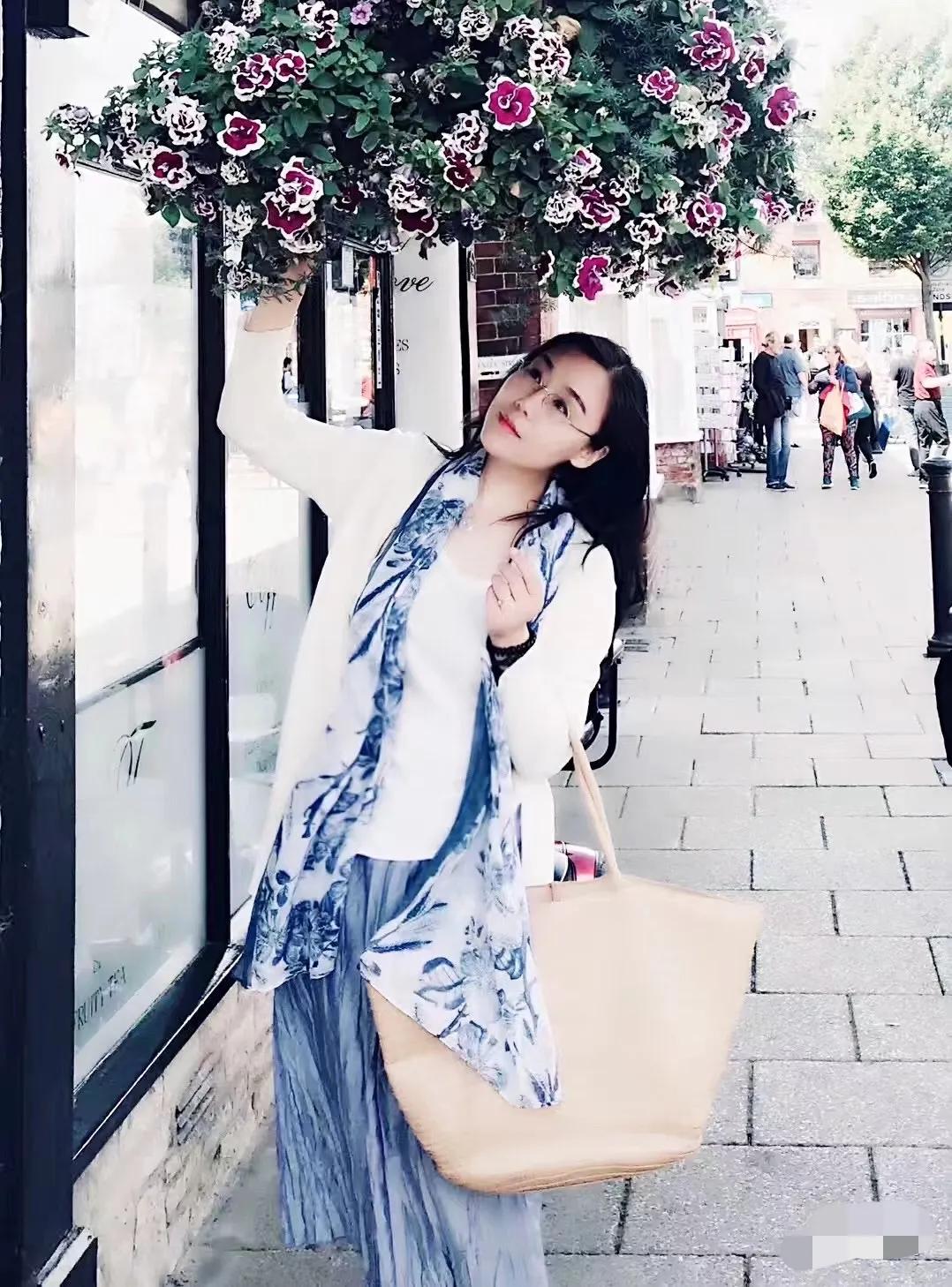 胭脂茉莉：诗歌《母亲》中英双语及三个诗人的赏析