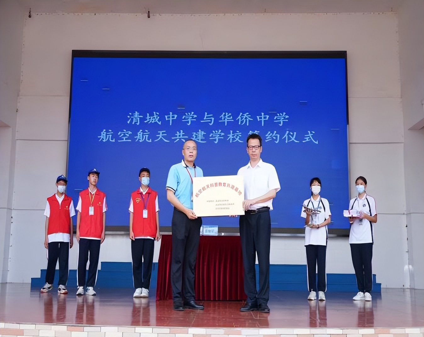 教学科技赋能融合区域协同共谋发展——清城中学第十届校园科技节