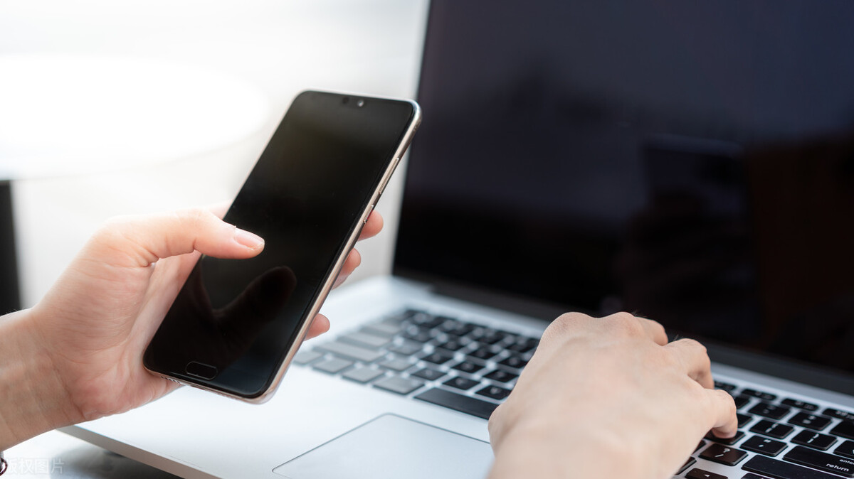 清洁工花三个月工资给孩子买手机,清洁工大叔买手机后续