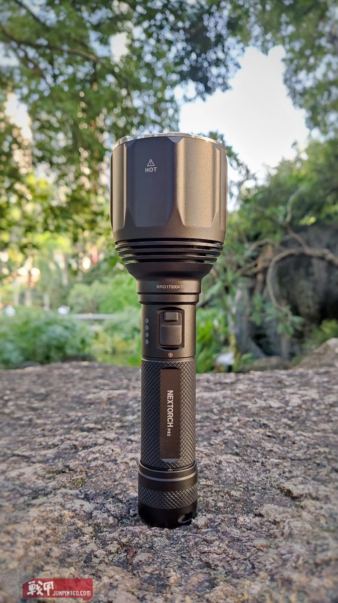 纳丽德p80手电筒远射效果,纳丽德手电筒强光远射