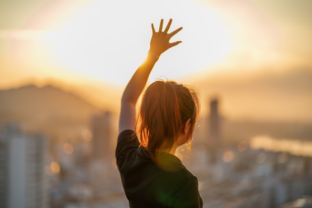 娘家拆迁后我跟老公离婚了,娘家房子要拆迁丈夫索要155万