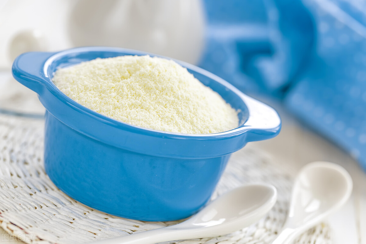 冲泡中老年奶粉的最佳水温,奶粉多少度水温冲泡最好