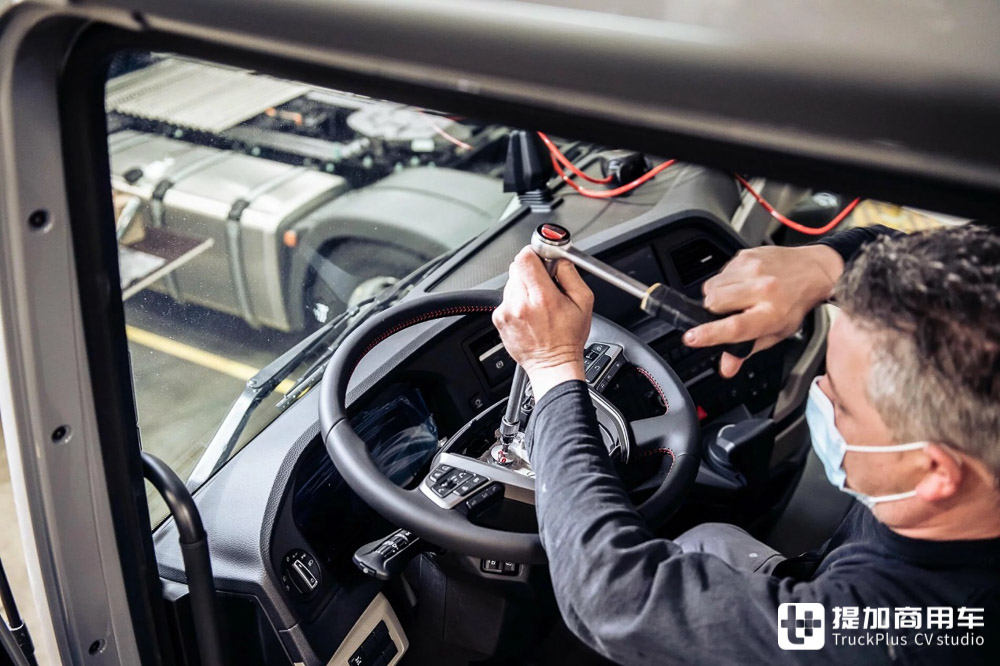 德国曼恩重卡改装,德国曼恩牵引车改房车