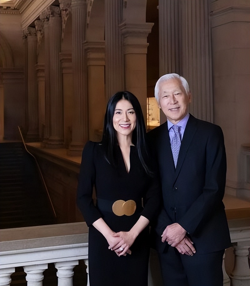 华人富豪捐了300亿给美国,爱国人士捐款一千万