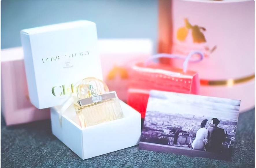 国民女神高圆圆:插足袁泉感情,王一博背后金主,屡被公公刁难