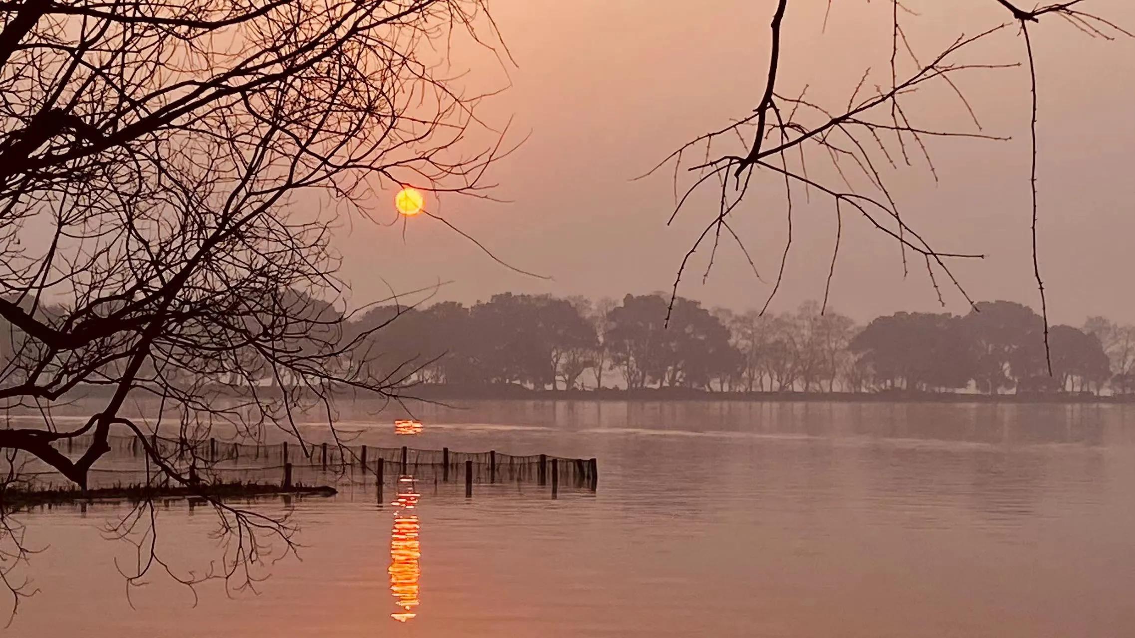 曲院风荷和苏堤断桥的位置,走遍西湖旅游攻略