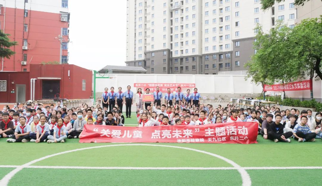 让法治在每个青少年心中生根发芽,让爱的种子在心中生根发芽