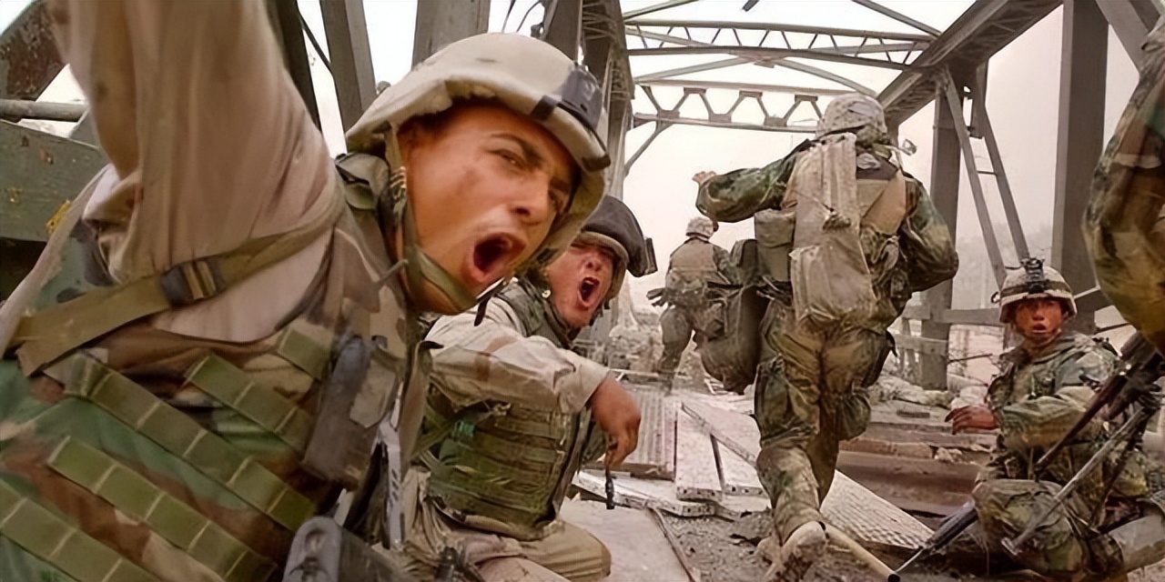 中国人在伊拉克开餐馆，一年赚了300万，美国大兵开直升机来买酒