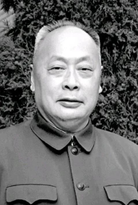 1952年，毛主席和周总理是怎样带领大家消灭资本家的“五毒”的