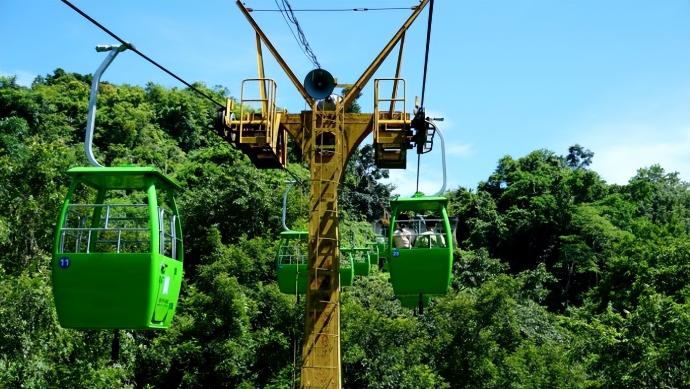 黄果树瀑布漫天扑面而来的水雾,黄果树瀑布4天旅游攻略