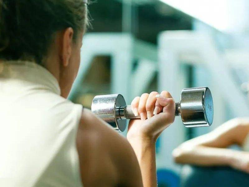 女子腹部痒，医生用镊子夹出16只阴虱！原来阴虱有4个传播途径