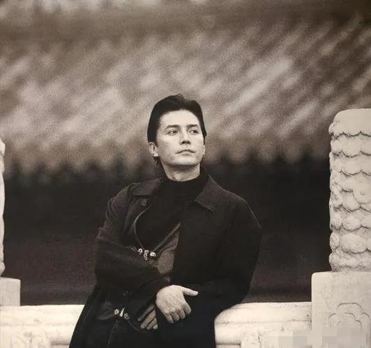 尊龙为什么孤独一生,尊龙晚年孤独