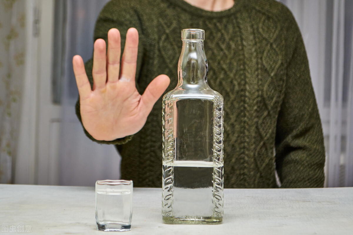 喝酒真的不能吃花生米吗？提醒：3种食物尽量不要做下酒菜