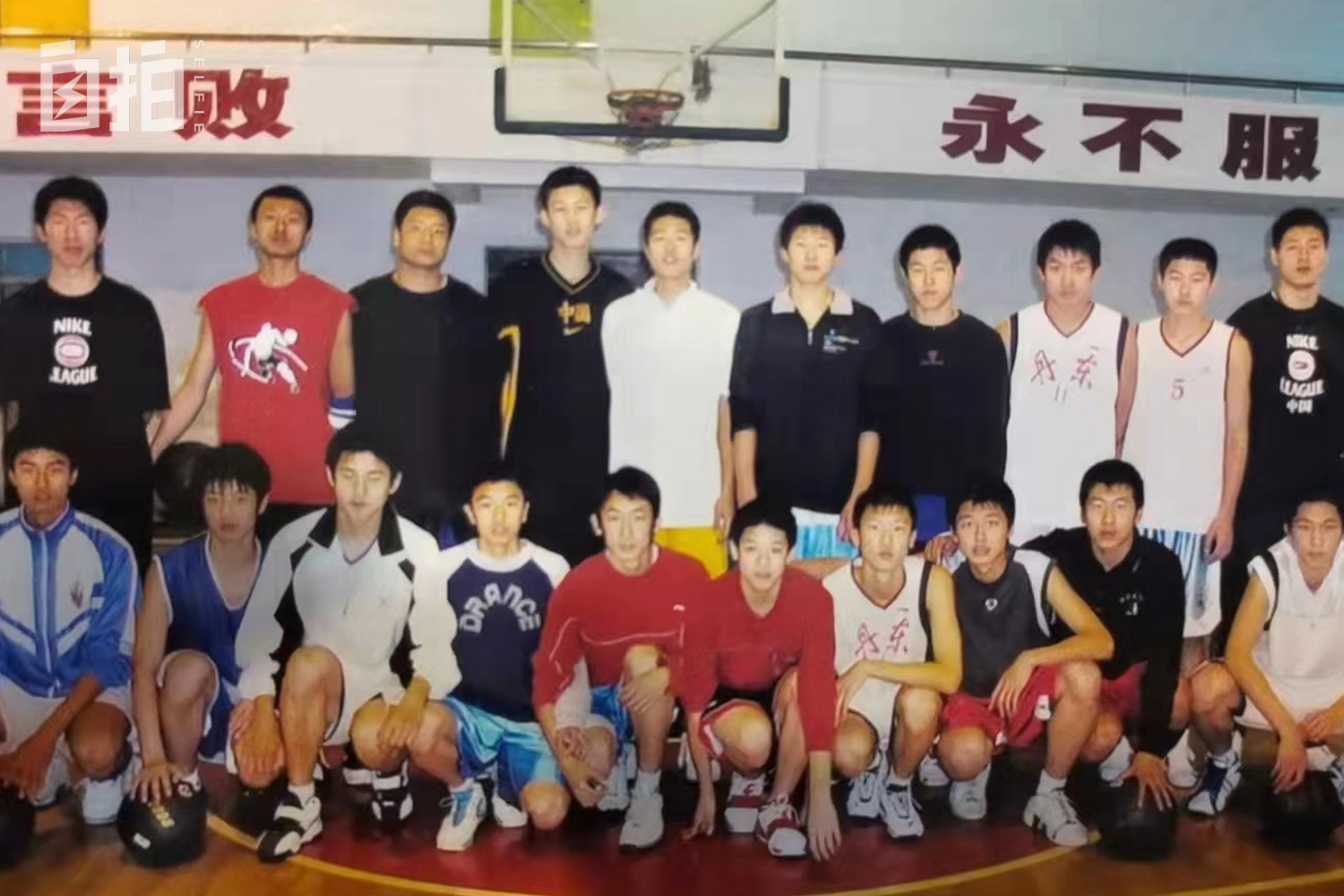 我，身高1.95米，16岁离开球队讨生活，在南非开持枪安保公司