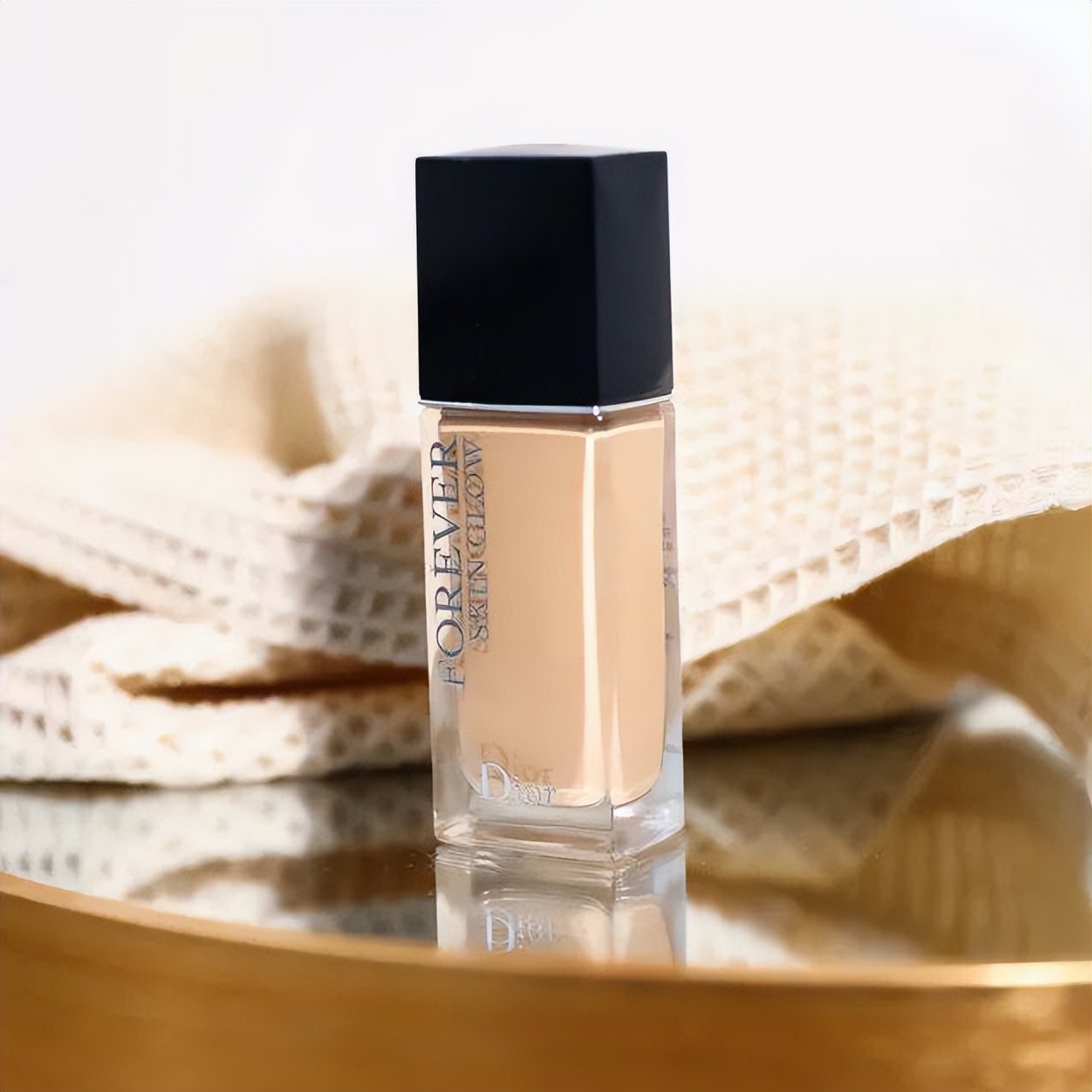 不同肤质的持妆粉底上妆手法,如何选择适合自己肌肤的粉底