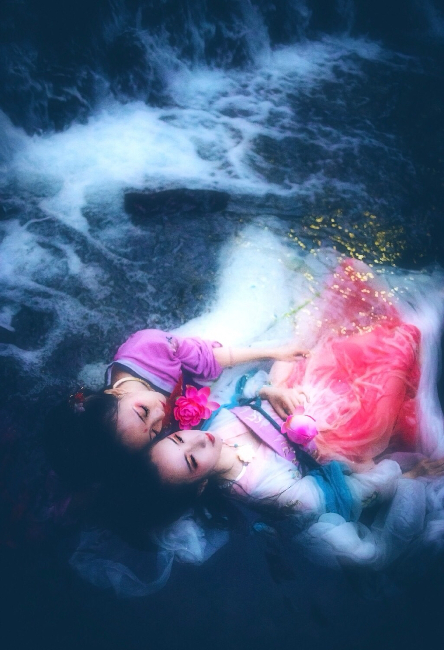 宝妈把小孩放在家自己去打麻将,四岁孩子被锁在家家长打麻将