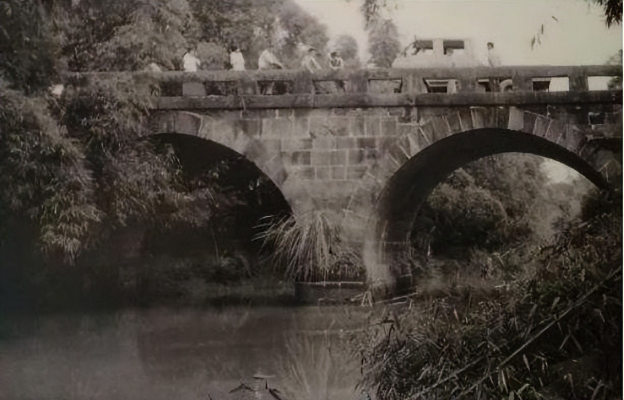 书法成一种运动？陈毅回乡视察，对一干部说：我送你一件炼身之宝