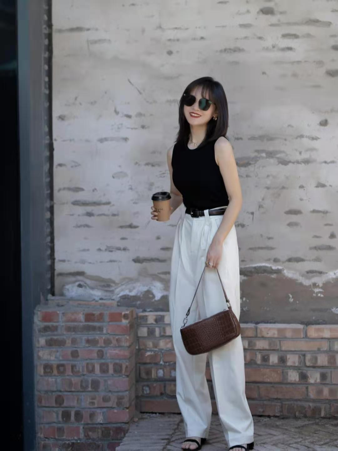 裤子到底是穿在肚脐以下还是以上,裤子裤腰是穿紧点好还是松点好