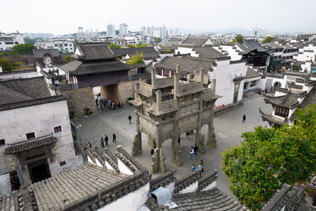 歙县徽州古城仰月草堂徽州民宿,歙县徽州古城包吃住民宿