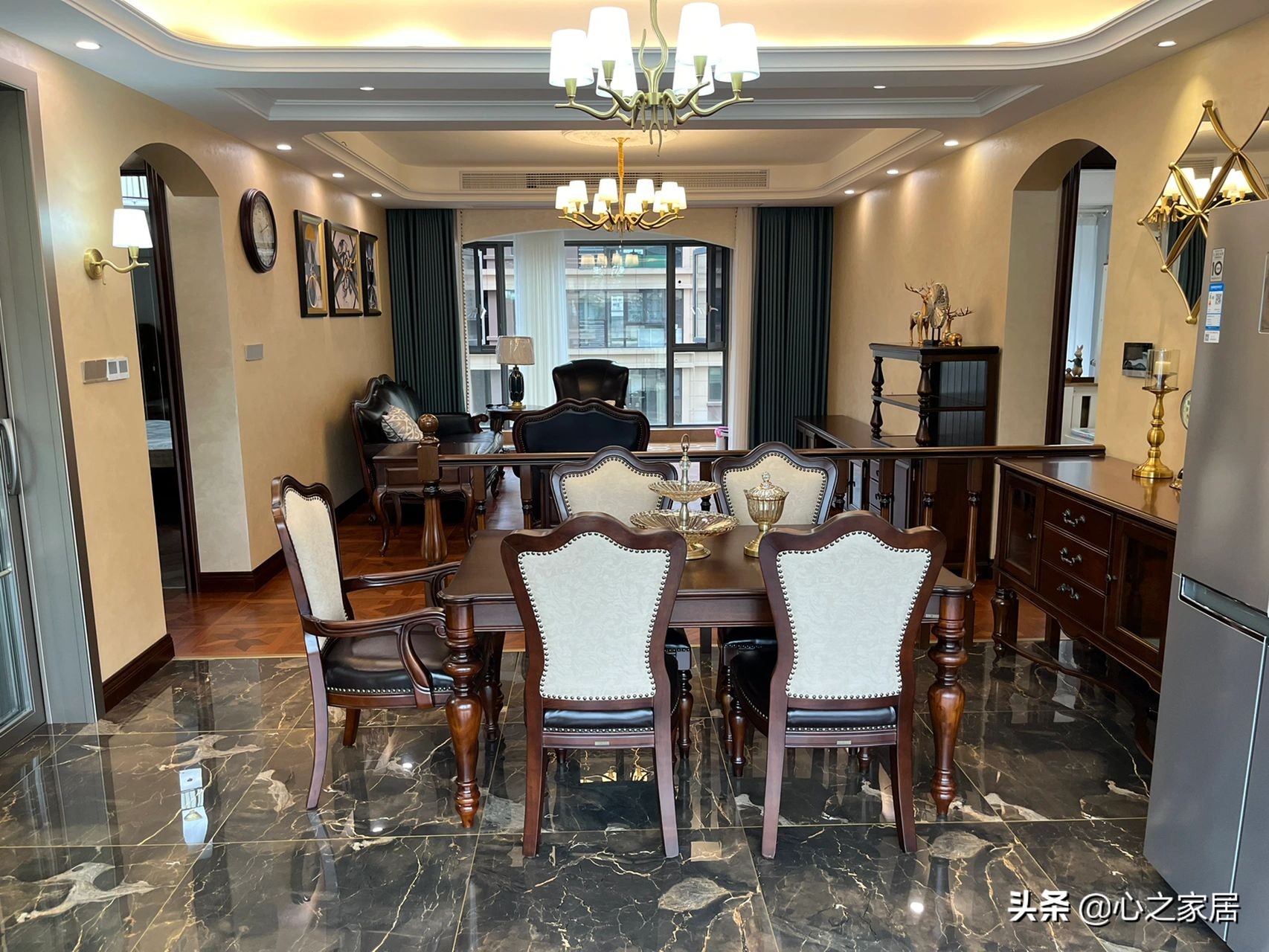 美式挑空栏杆装修效果图,美式装修风格过道全屋效果图