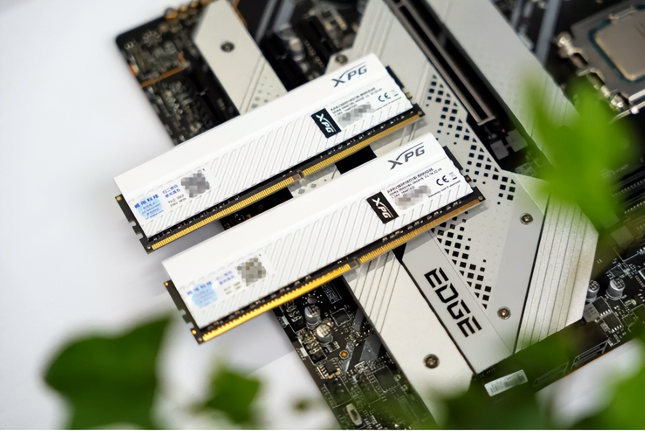 xpg白色机箱,xpg白色和金色