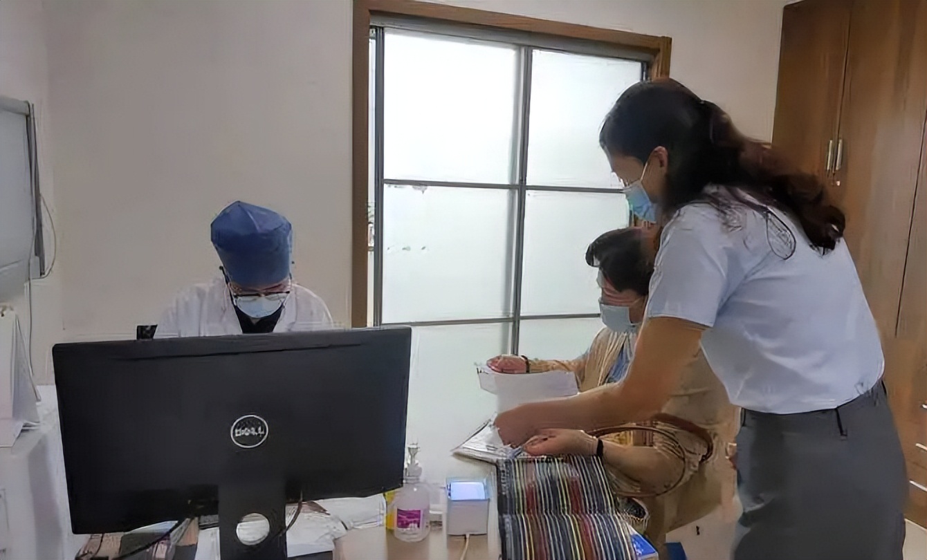 靠当“日租女友”，我月入过万，表面光鲜，其实背后“规则”很深