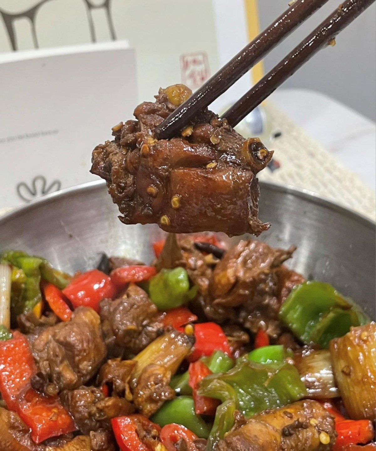 山东一老人办寿宴,山东一大爷吃酒席