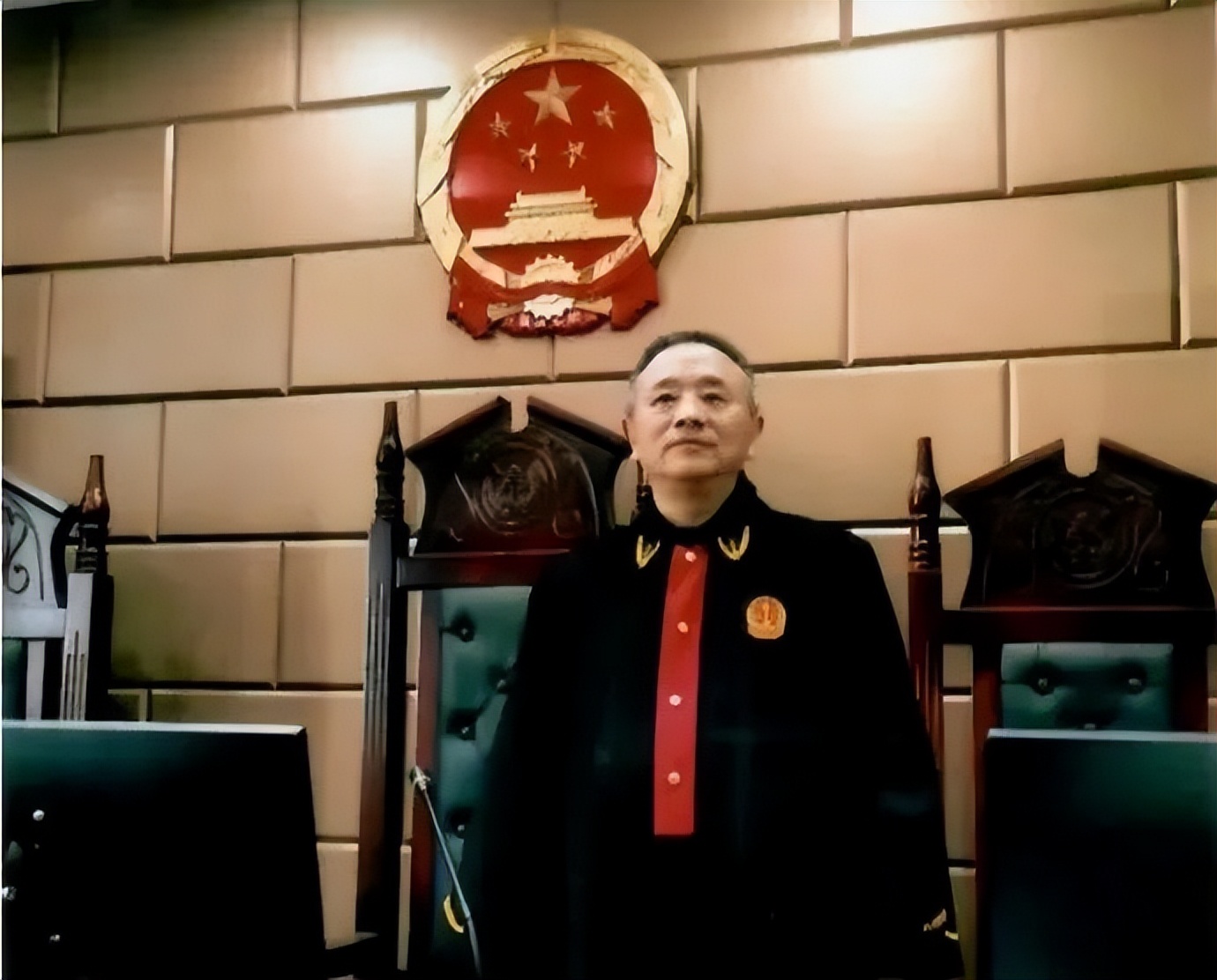 法官手记那些猝不及防的瞬间,法官手记一个故事一盏灯