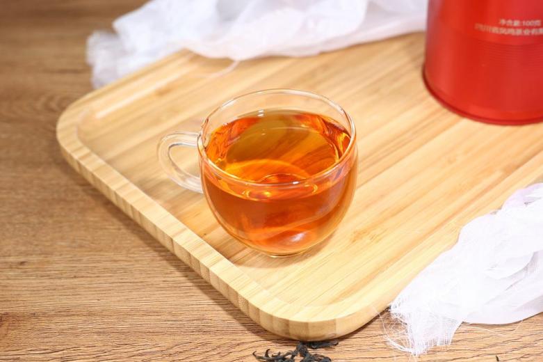 红茶茶叶和绿茶茶叶的区别在哪,茶叶红茶与绿茶的区别是什么呢