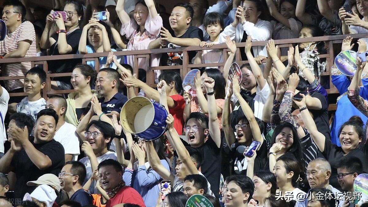 网友想出妙计：村超月薪3000，招1万民工，选30人踢世界杯