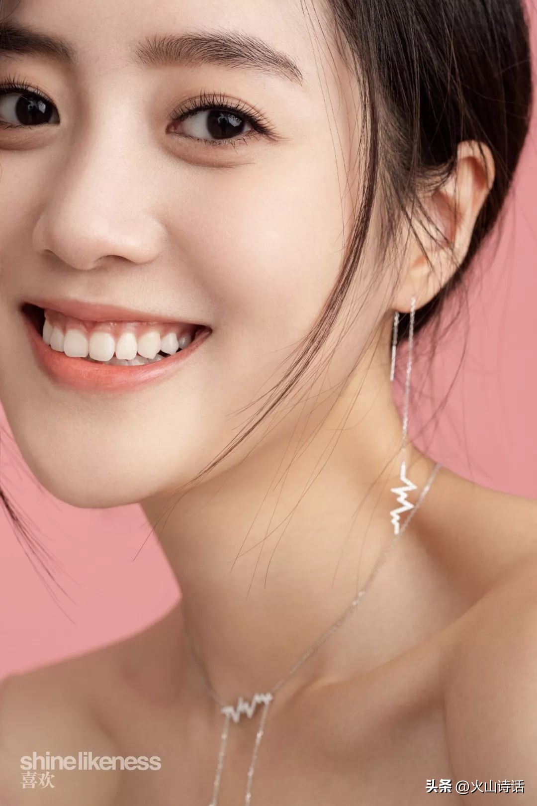 王梓薇：95后小花中的一颗新星，写真很甜很甜啊，太爱了！