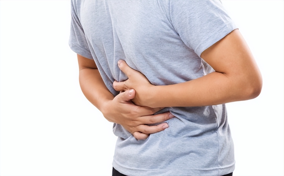 女子吐血不止医生瞬间慌了,女子吐血不止胃部插管