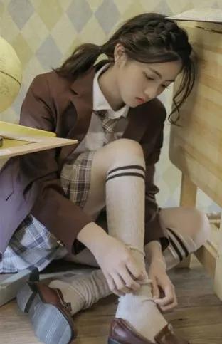 初中女生遭霸凌殴打,家暴霸凌女学生遭女生暴打